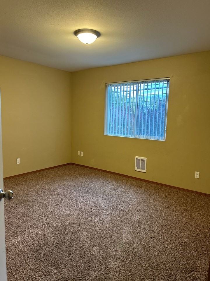 428 E Dalke Ave - Photo 6 of 10