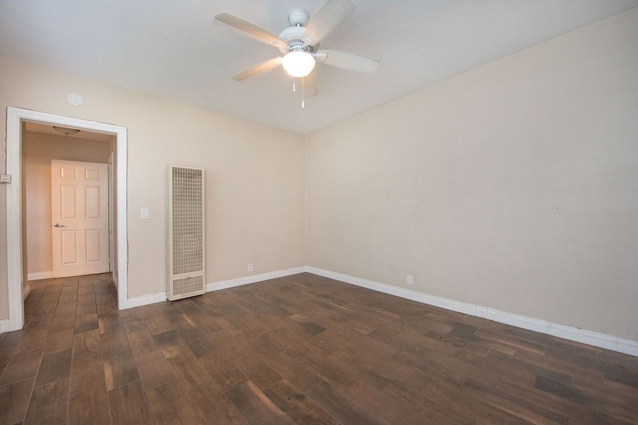 12511 Columbia Way - Photo 2 of 15