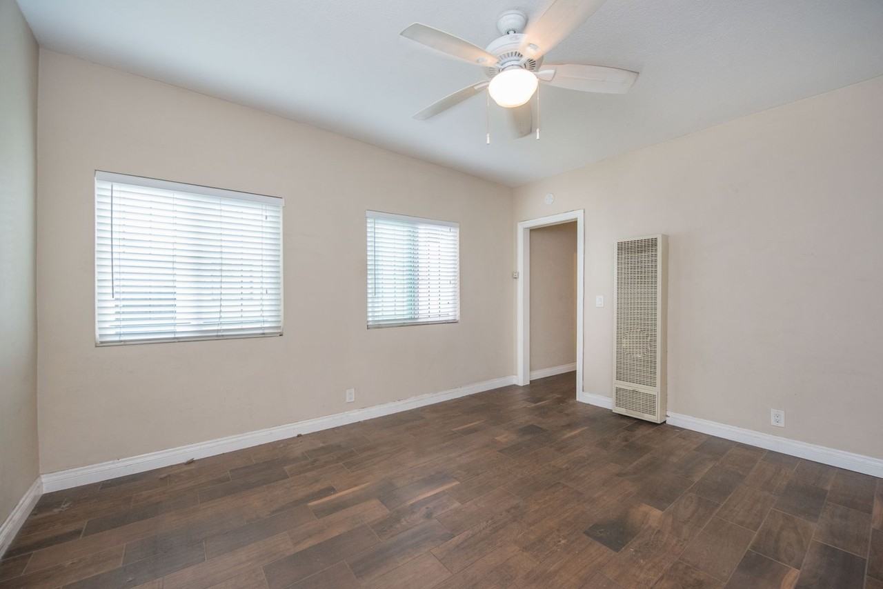 12511 Columbia Way - Photo 3 of 15