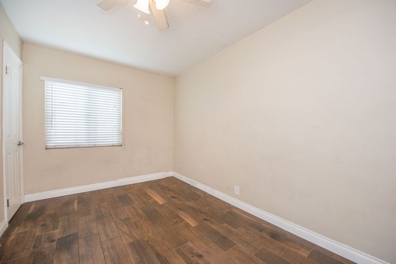 12511 Columbia Way - Photo 5 of 15