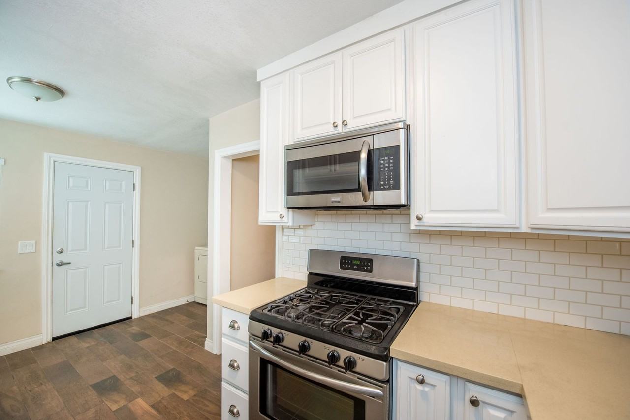 12511 Columbia Way - Photo 7 of 15