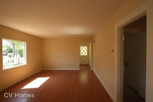 380 E Houston St - Photo 2 of 9