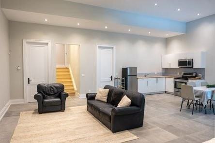 1102 Glengrove Ave - Photo 2 of 6