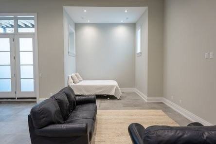 1102 Glengrove Ave - Photo 3 of 6