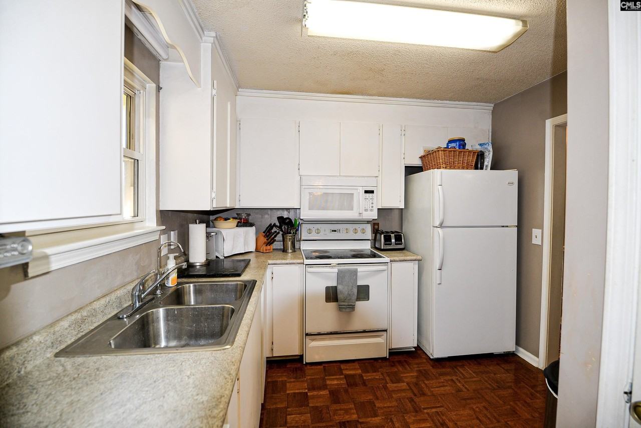 208 Lynch Lane - Photo 6 of 20