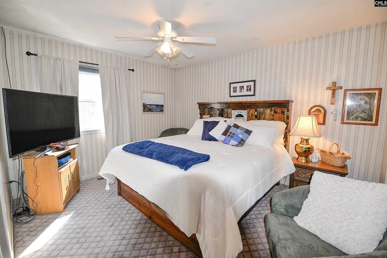 208 Lynch Lane - Photo 7 of 20