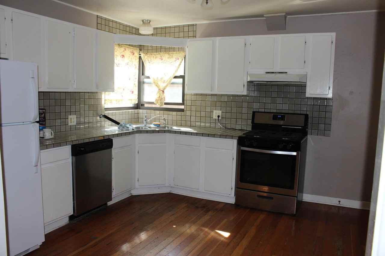 3812 Simms Ave Se - Photo 3 of 16