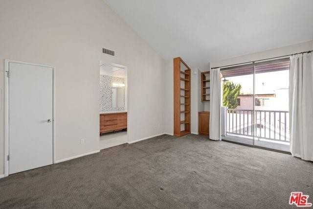 1429 26th St #14 - Photo 2 of 8