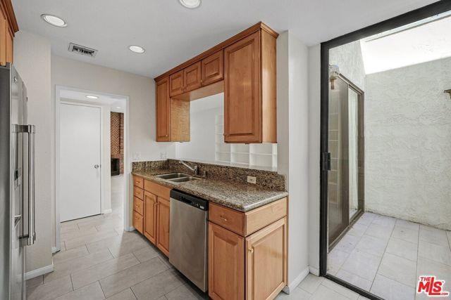 1429 26th St #14 - Photo 3 of 8