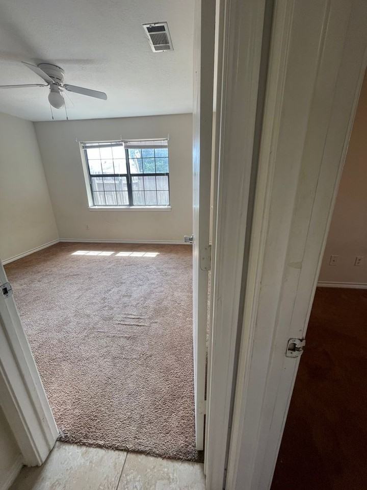 1900 Holleman Dr W - Photo 6 of 16