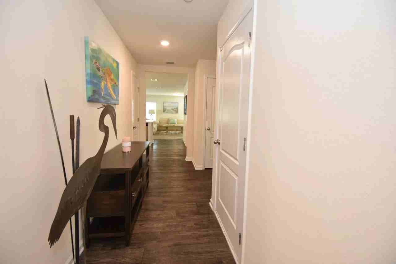 27 Grand Par Ct - Photo 2 of 36