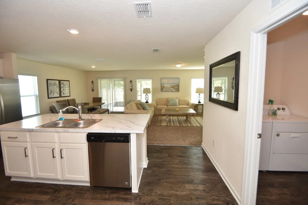 27 Grand Par Ct - Photo 3 of 36