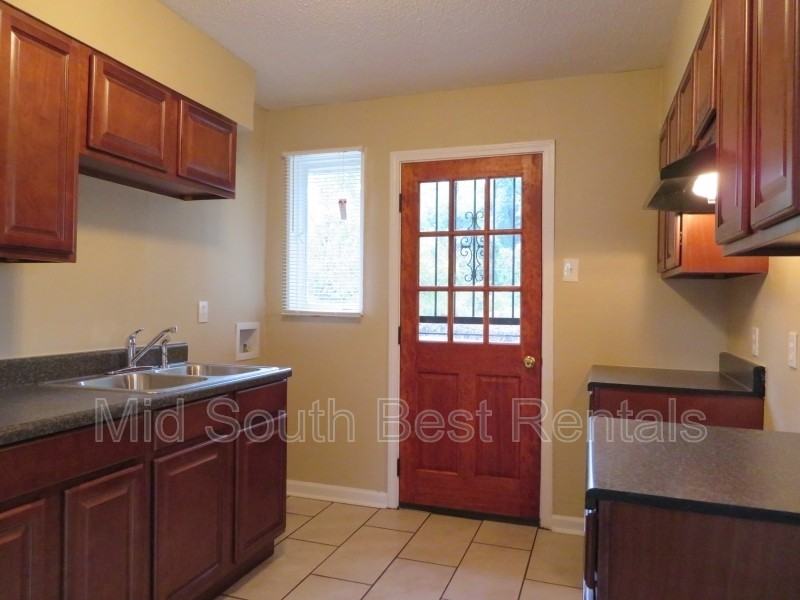 2957 Southwall Cv - Photo 3 of 7