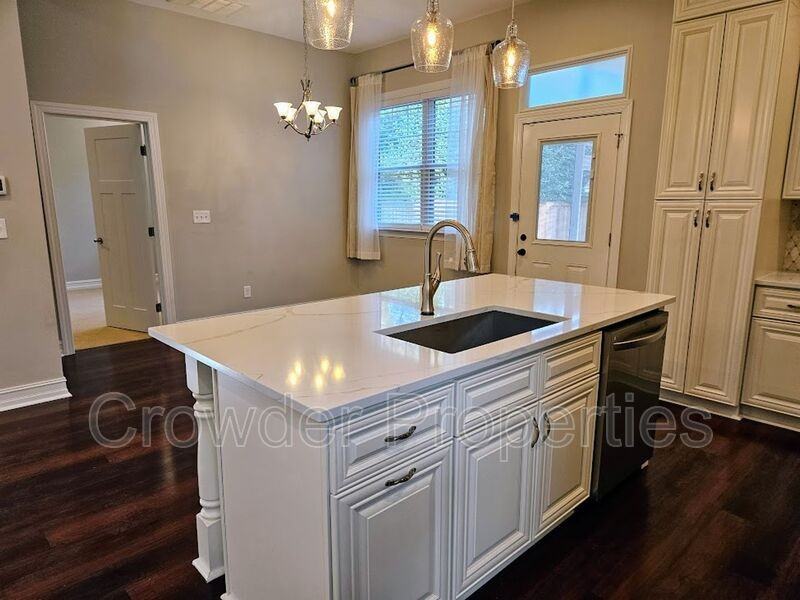 1016 Condon St - Photo 7 of 27