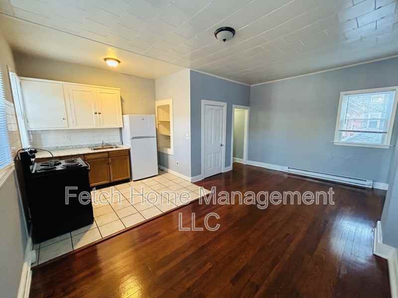 422 W King St - Photo 2 of 9