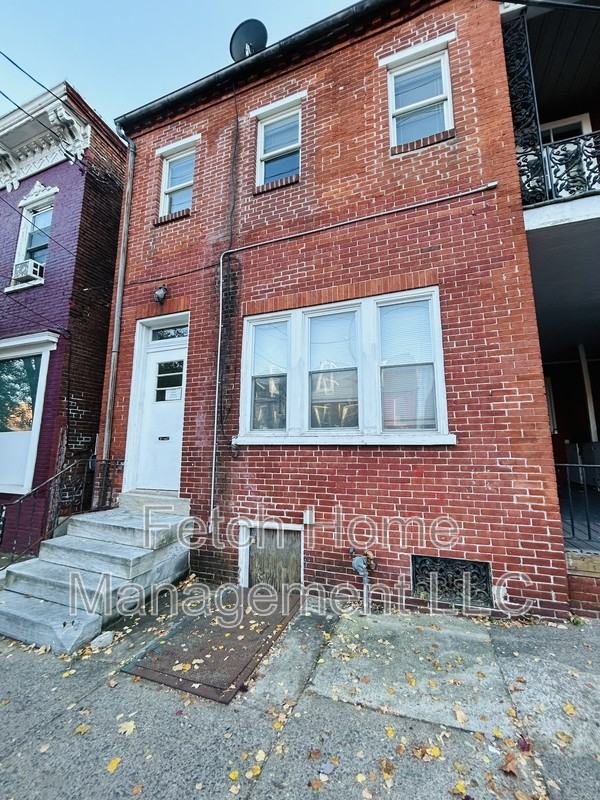 422 W King St - Photo 3 of 9