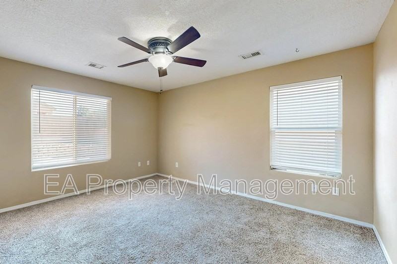 1041 Spring Valley Rd Ne - Photo 3 of 14