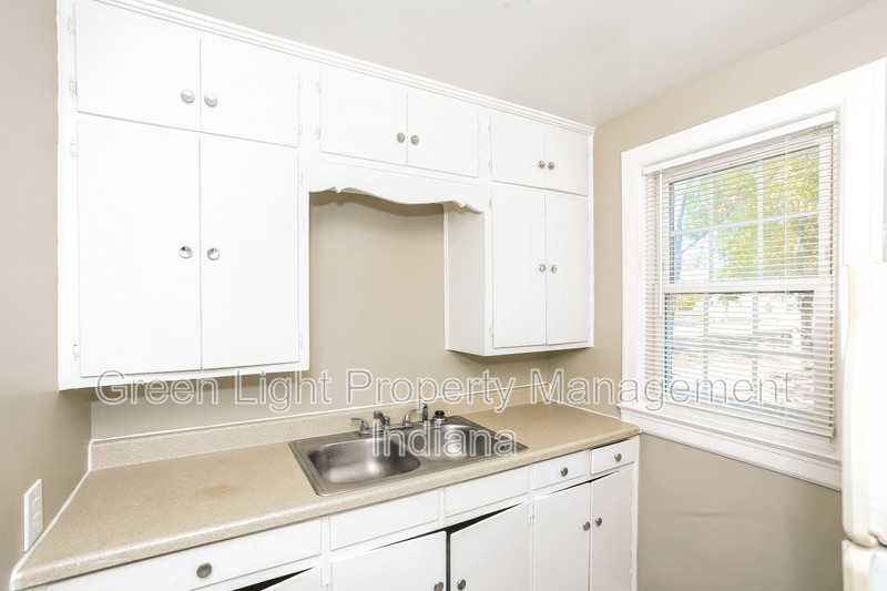 1112 W 7th St #1112W7th - Photo 3 of 10