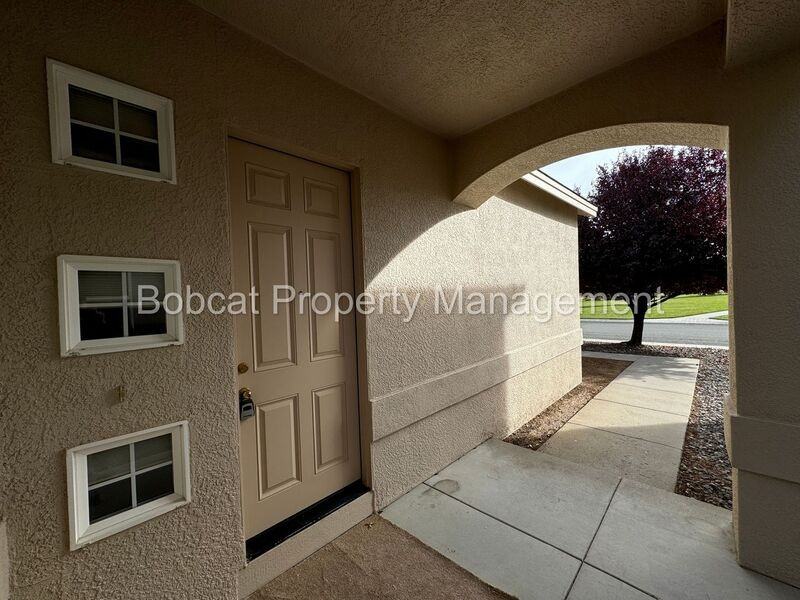 2932 Oxbow Dr - Photo 2 of 31