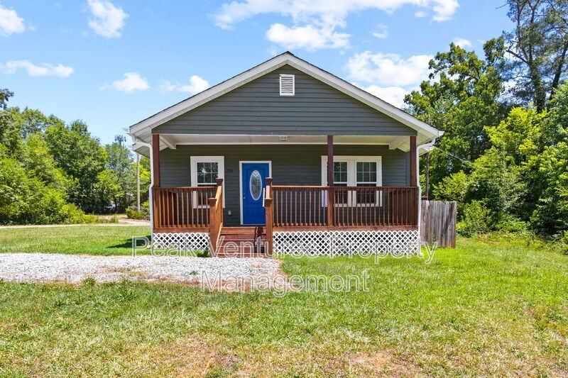 704 Fairfax St - Photo 2 of 20