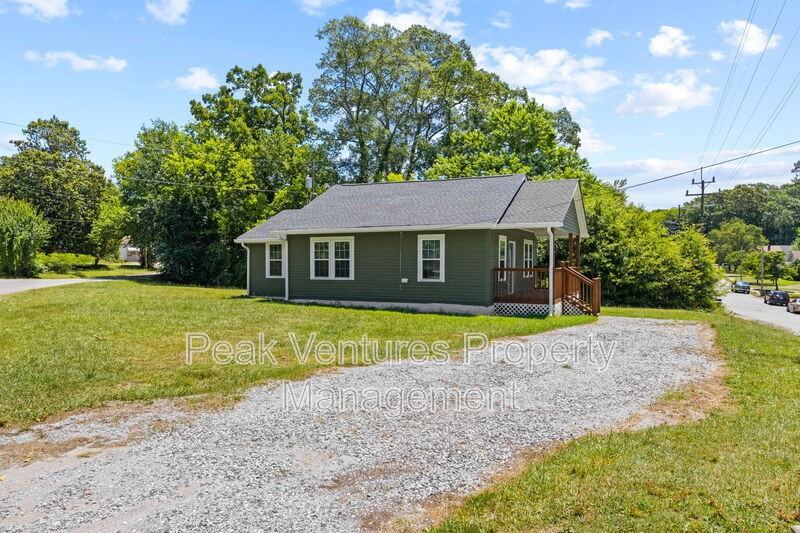 704 Fairfax St - Photo 3 of 20