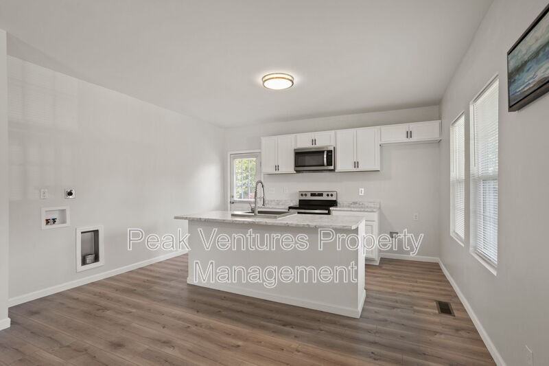 704 Fairfax St - Photo 6 of 20