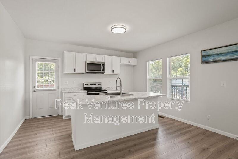 704 Fairfax St - Photo 7 of 20