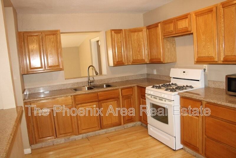 2010 N 37th Pl - Photo 2 of 20