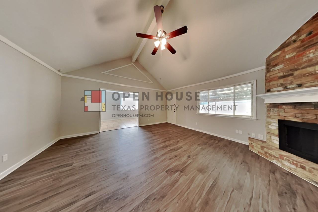 29307 Atherstone St - Photo 3 of 15