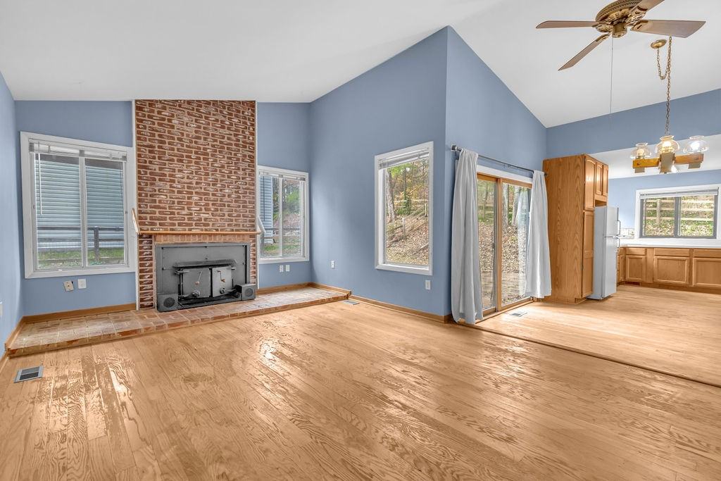 122 Hillsdale Dr - Photo 2 of 28