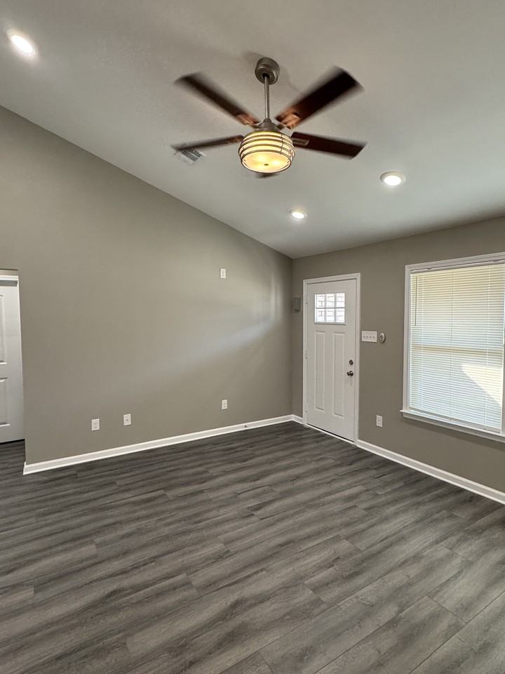 16 Edward Dr - Photo 4 of 21