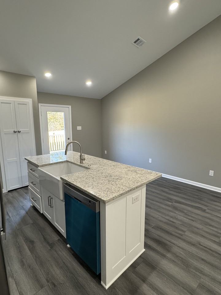 16 Edward Dr - Photo 7 of 21