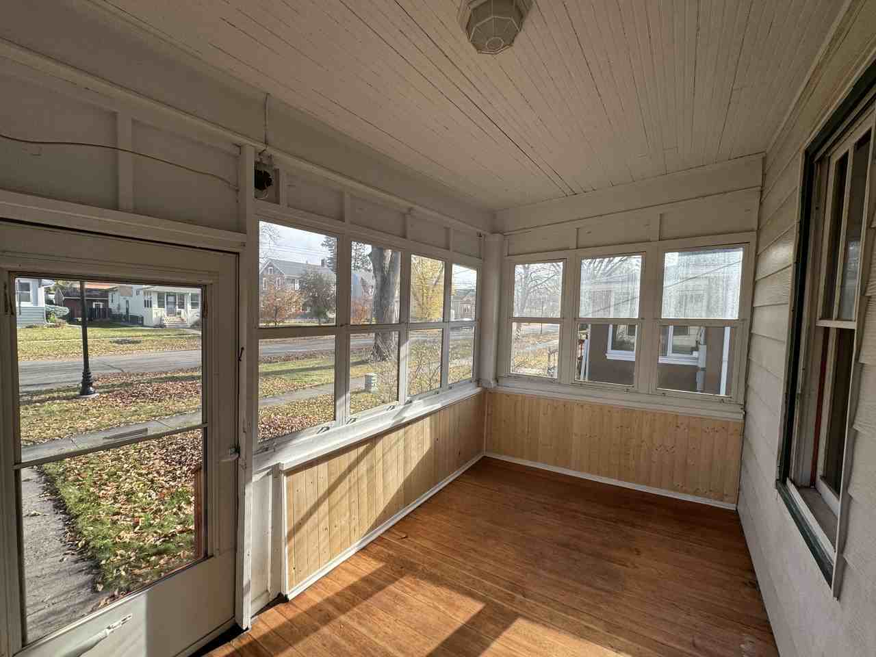 1042 1st St N - Photo 2 of 23