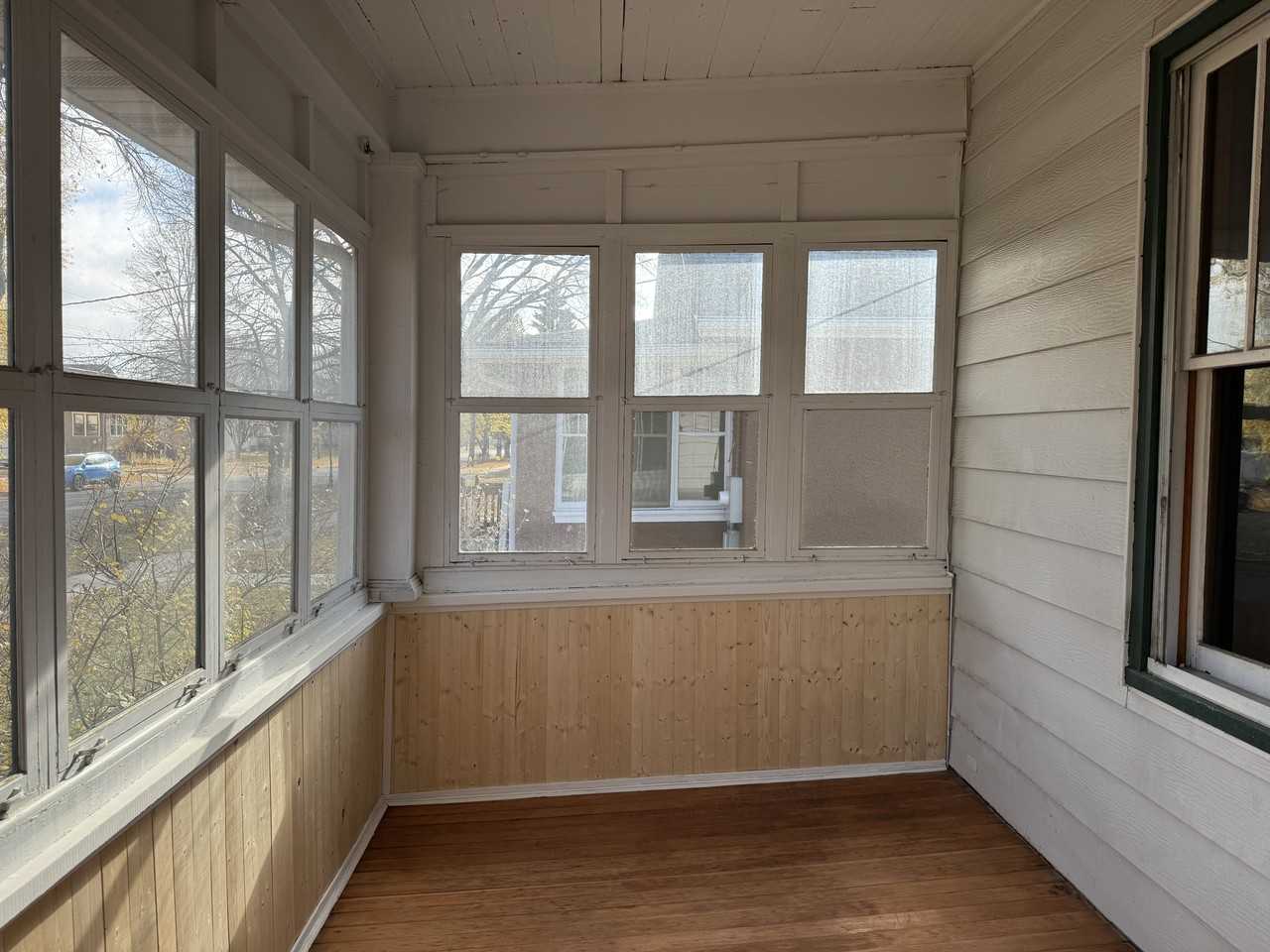 1042 1st St N - Photo 3 of 23