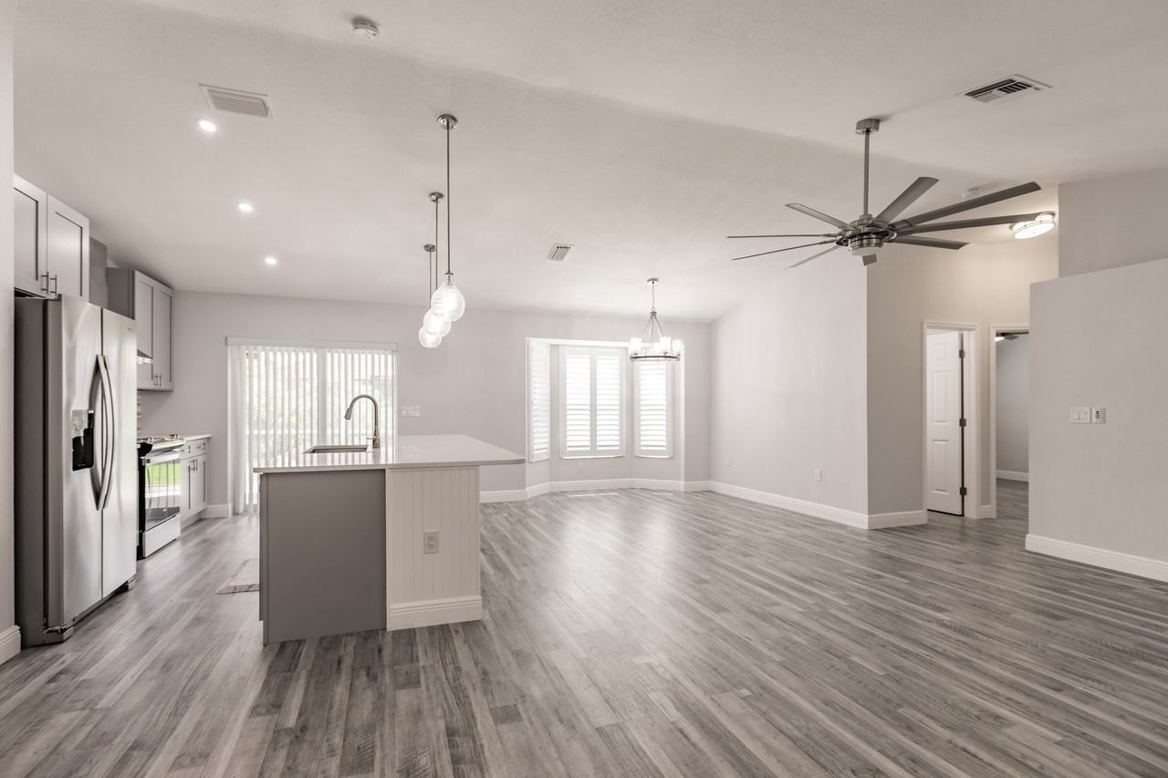 1816 Sw 47th St - Photo 4 of 39