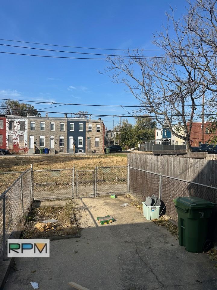 1508 N Montford Ave - Photo 3 of 3