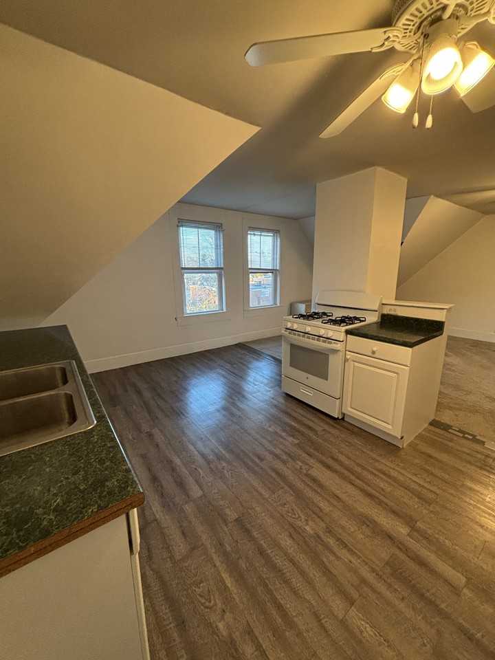 32 Lincoln St #3 - Photo 4 of 12