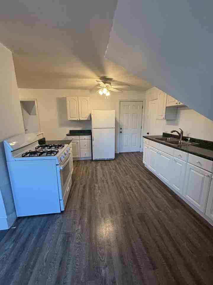 32 Lincoln St #3 - Photo 6 of 12