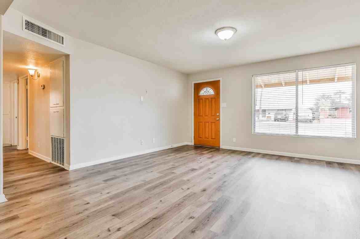 629 E 8th Ave - Photo 2 of 10