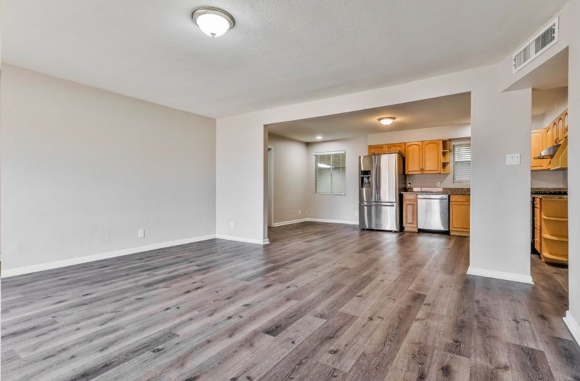 629 E 8th Ave - Photo 3 of 10