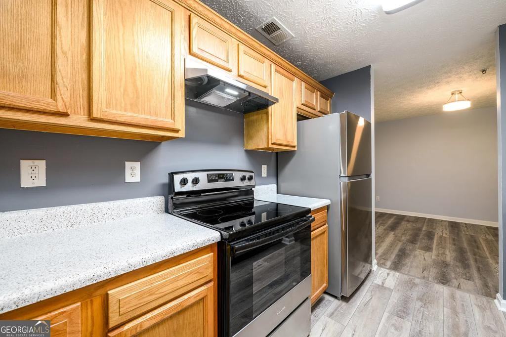 6301 Fairington Village Dr - Photo 4 of 12