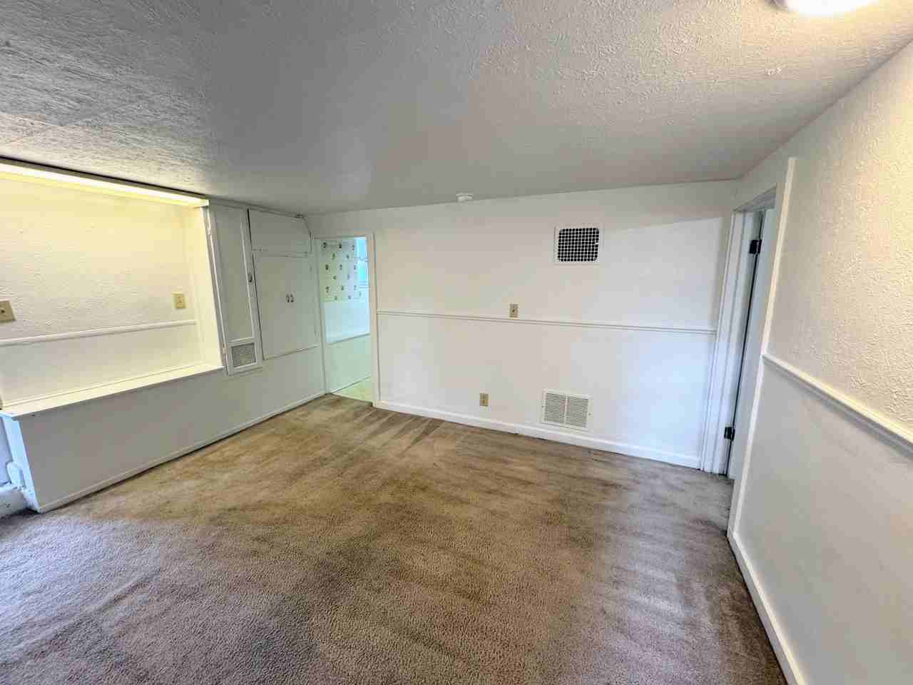 230 1/2 N Spencer Ct - Photo 3 of 8