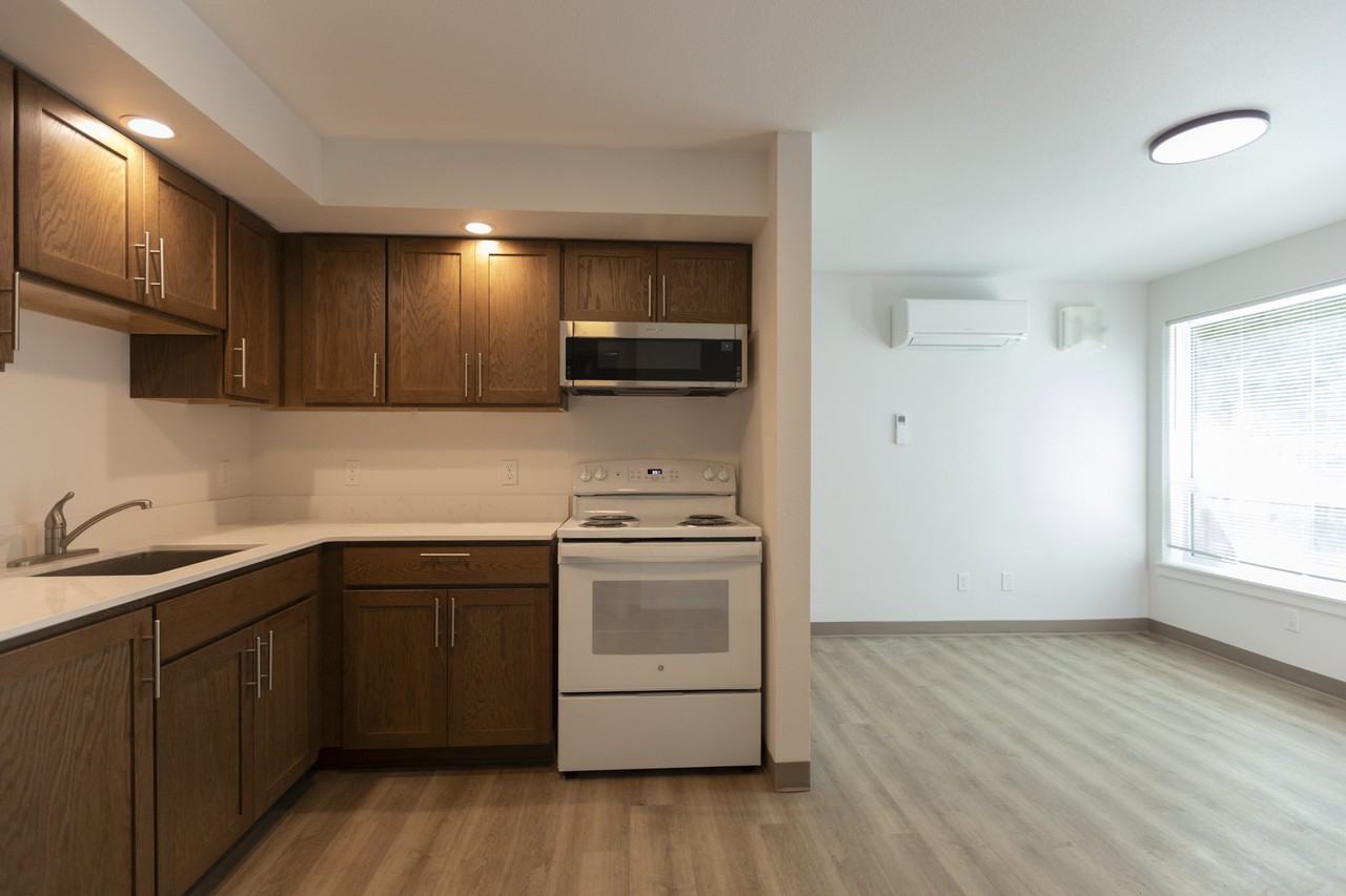 11005 Northeast 68th Street - Photo 2 of 8