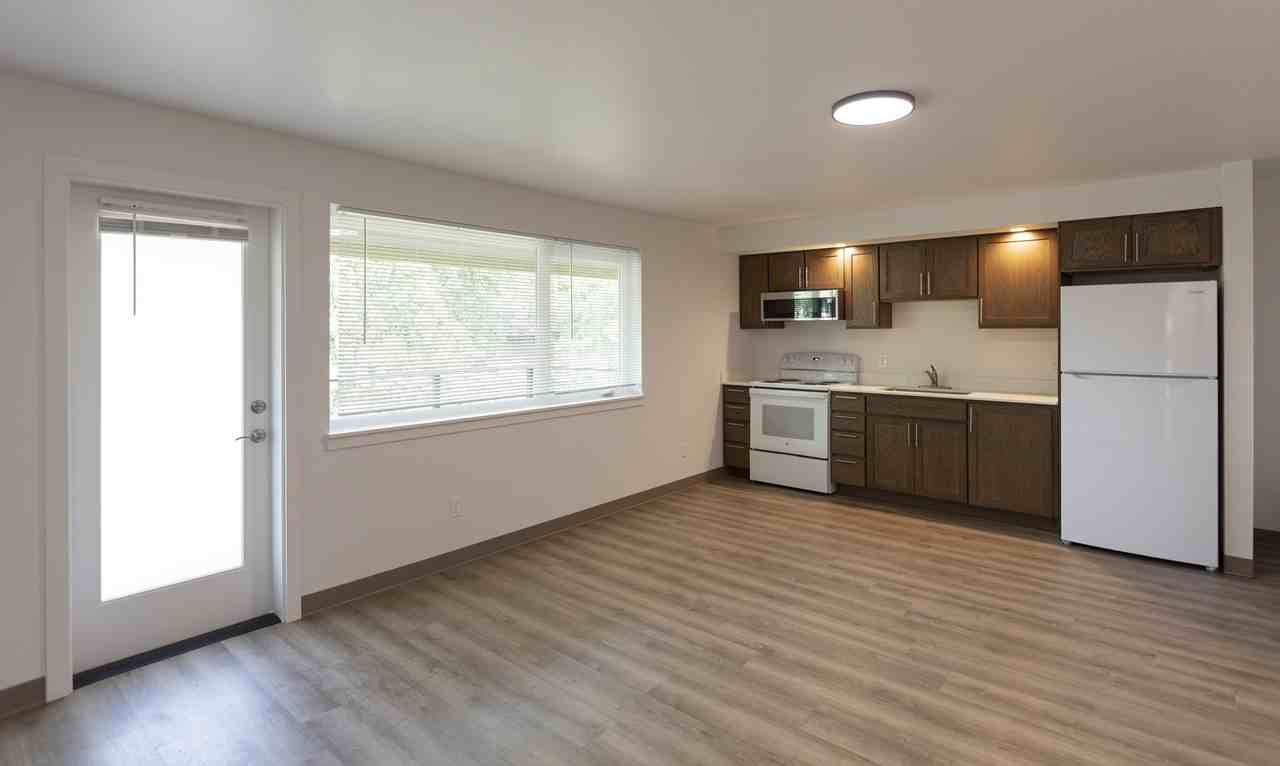 11005 Northeast 68th Street - Photo 3 of 8