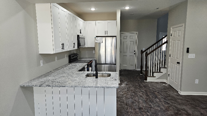 302 S Locust St - Photo 2 of 11