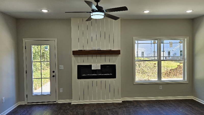302 S Locust St - Photo 3 of 11