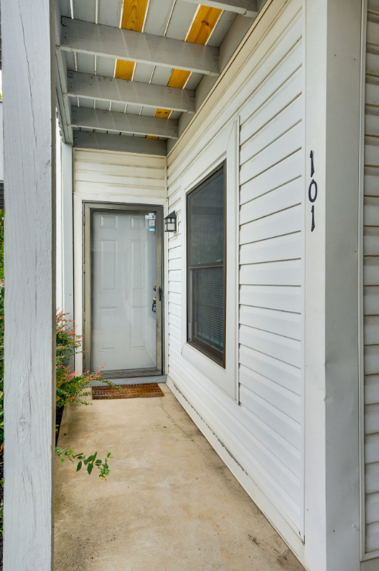 101 Prescott Pl - Photo 3 of 32