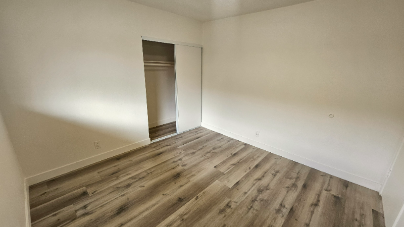 1650 W 226th St #5 - Photo 3 of 12