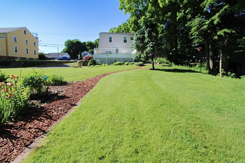 573 Main St - Photo 3 of 20