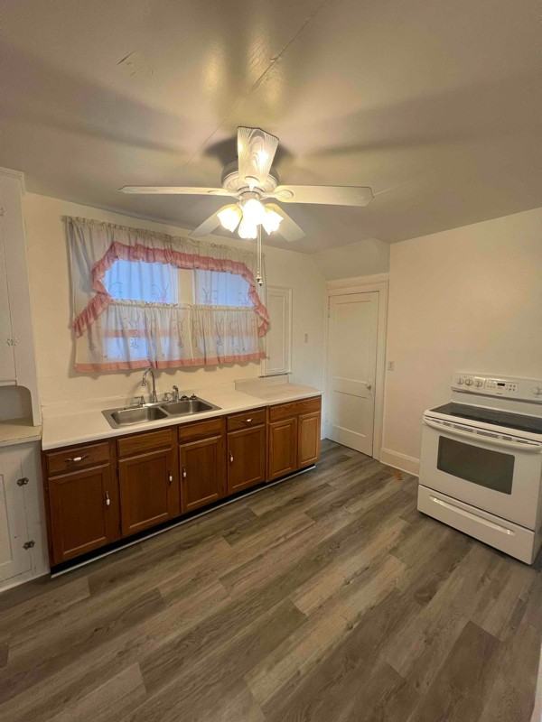 907 Virginia St - Photo 2 of 6